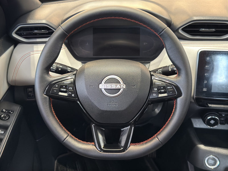 Nissan Magnite  5 pts. Exclusive, 1.0T, TM5, piel, RA-16 2025